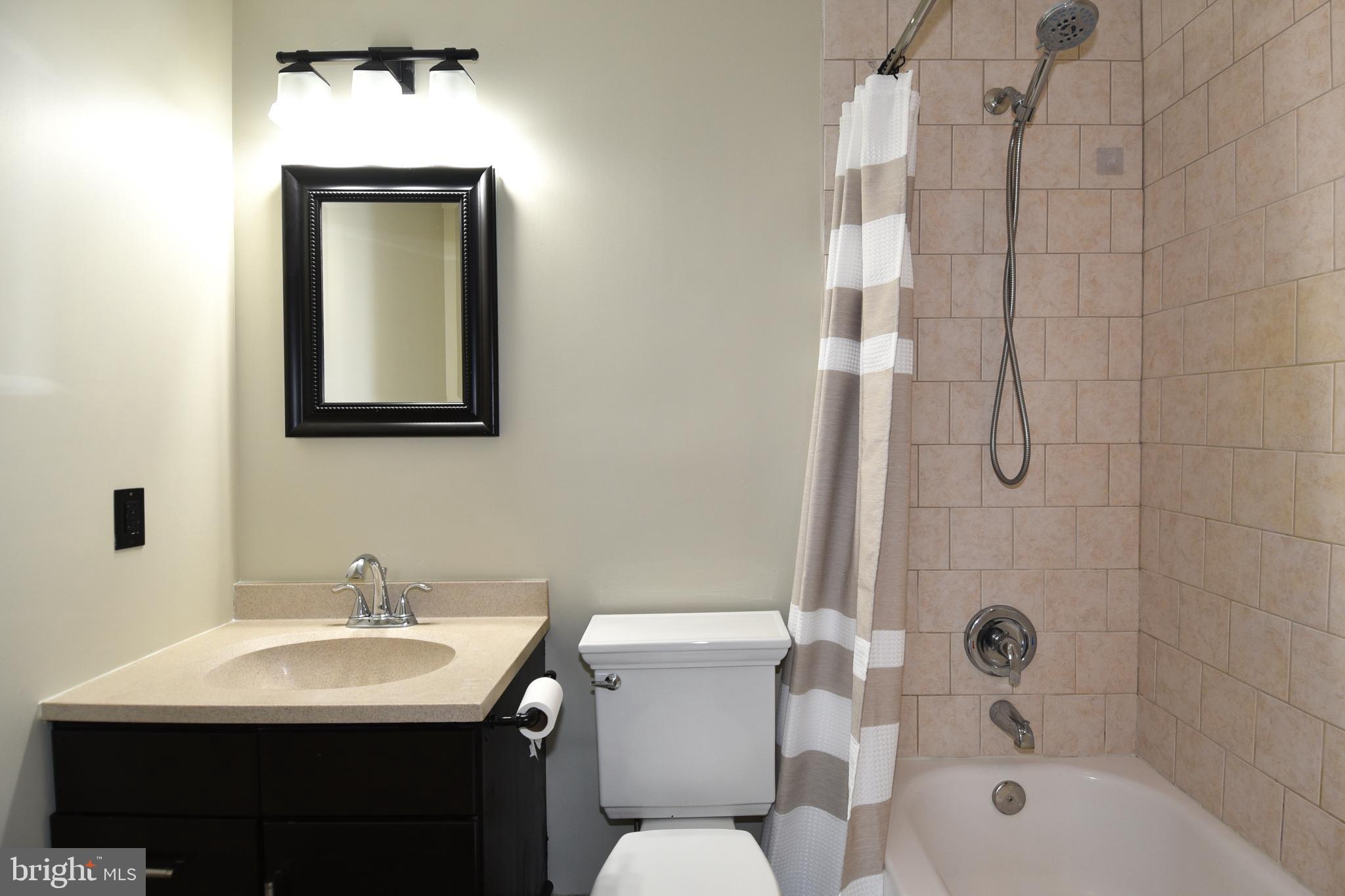 1805 Glenarm Road Edgewater, MD 21037 - Photo 16 of 59 MAIN LEVEL EN-SUITE 1 PRIVATE BATHROOM
