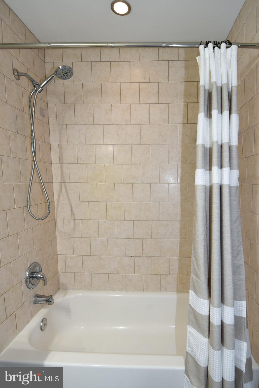 1805 Glenarm Road Edgewater, MD 21037 - Photo 17 of 59 EN-SUITE 1 PRIVATE UPDATED TILED TUB/SHOWER