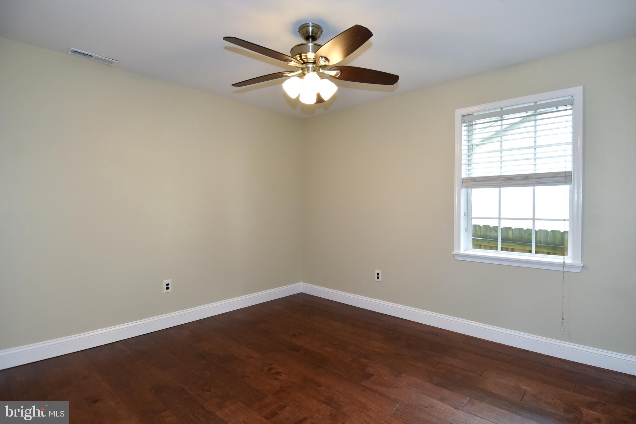 1805 Glenarm Road Edgewater, MD 21037 - Photo 20 of 59 MAIN LEVEL EN-SUITE 2 HAS LIGHTED CEILING FAN
