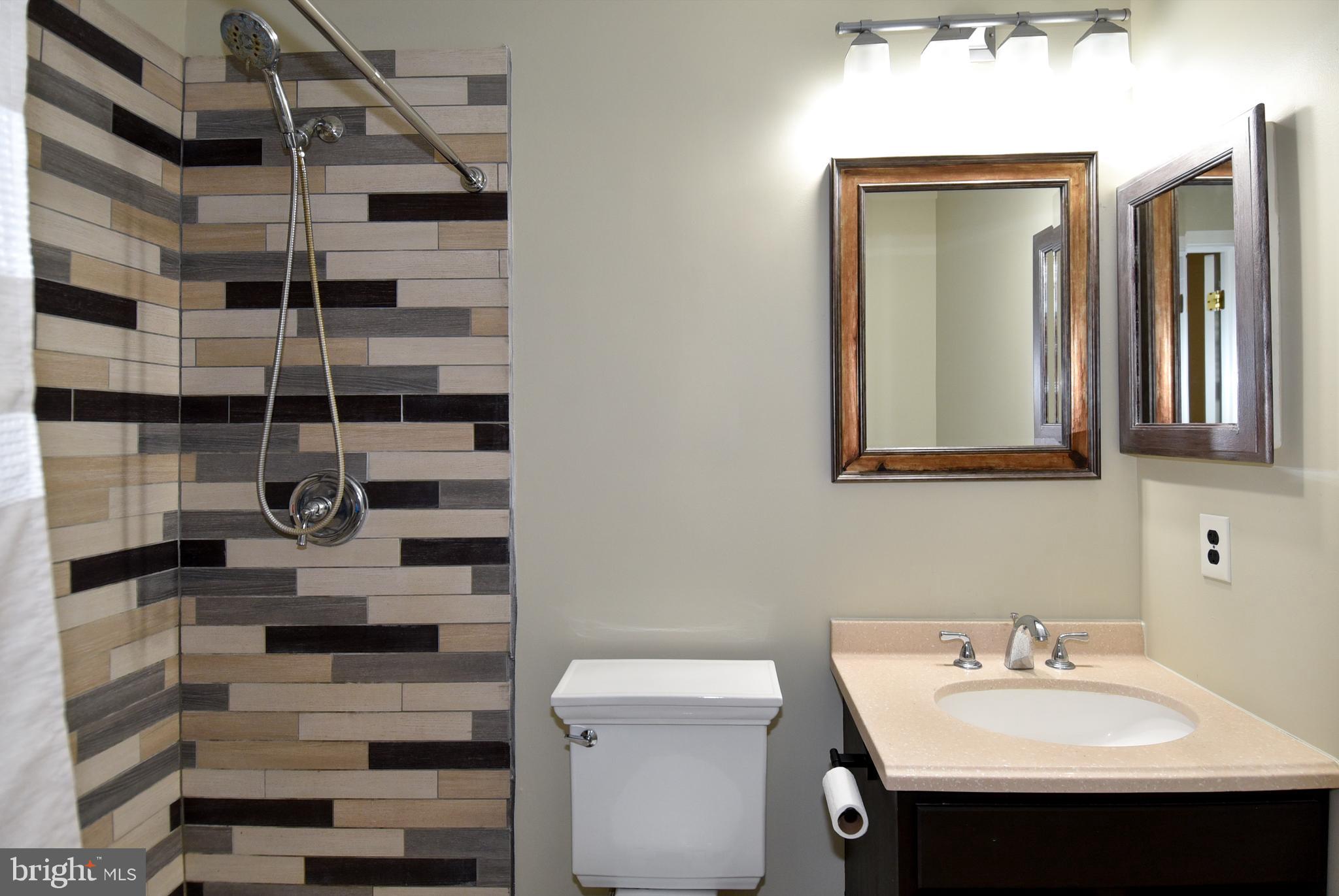 1805 Glenarm Road Edgewater, MD 21037 - Photo 22 of 59 MAIN LEVEL EN-SUITE 2 PRIVATE BATHROOM