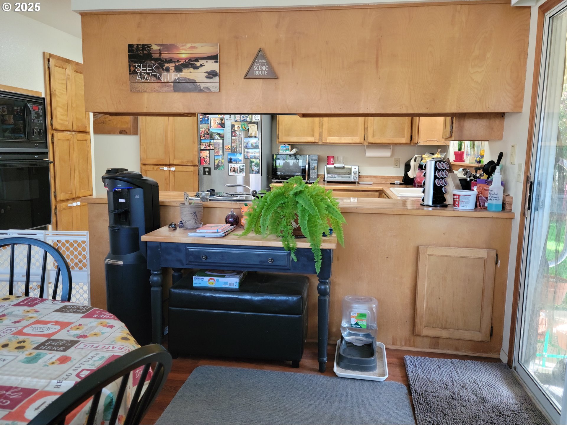 1523 Northwest Thompson Way Grants Pass, OR 97526 - Photo 12 of 39 a room with furniture and a potted plant