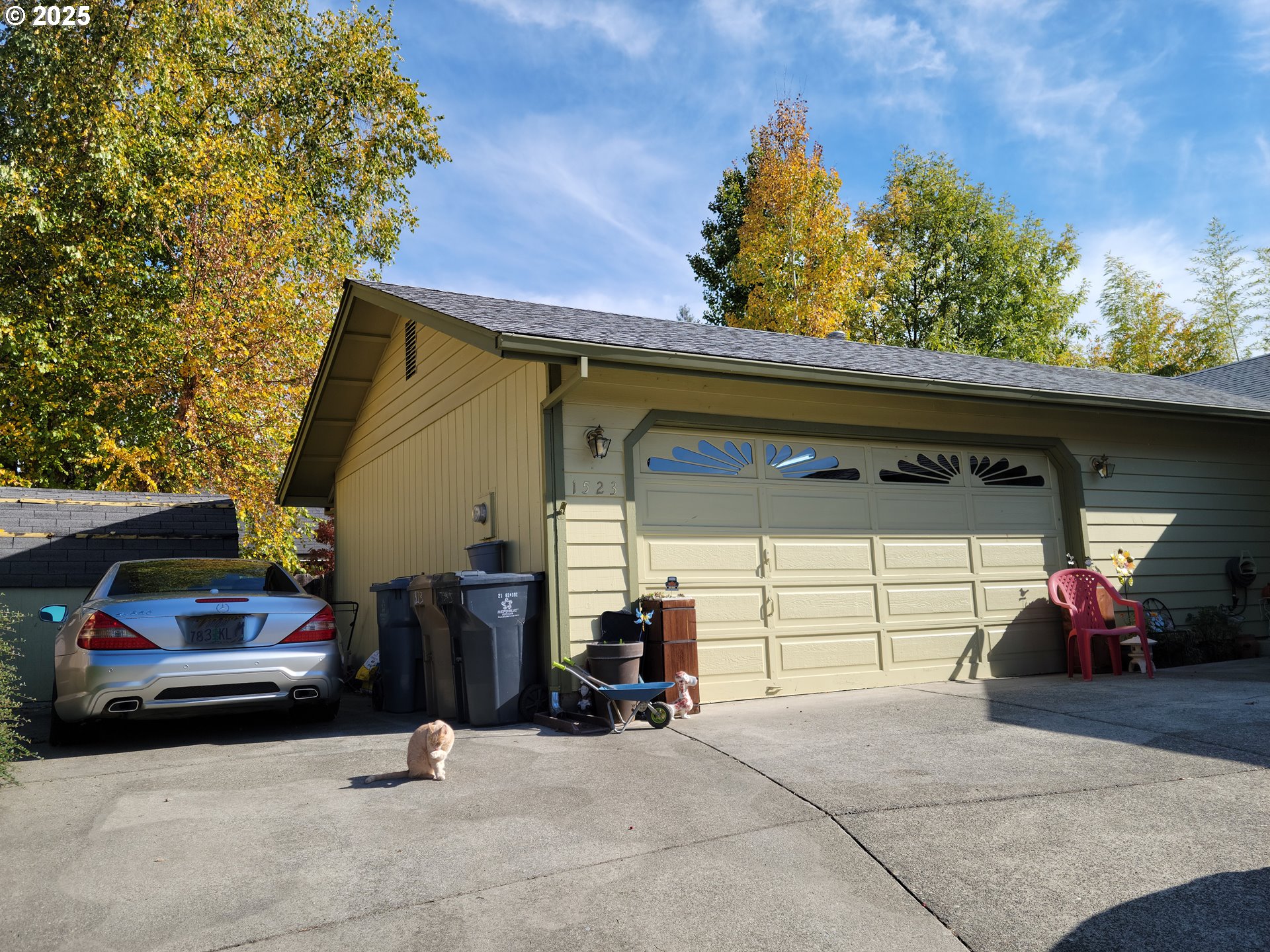 1523 Northwest Thompson Way Grants Pass, OR 97526 - Photo 2 of 39 a view of a car garage