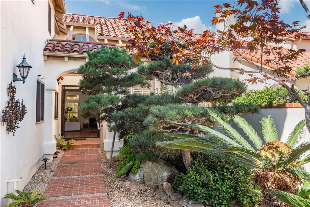19 Chatham Manhattan Beach, CA 90266 - Photo 3 of 39 Beautiful JAPANESE GARDEN Entry Courtyard