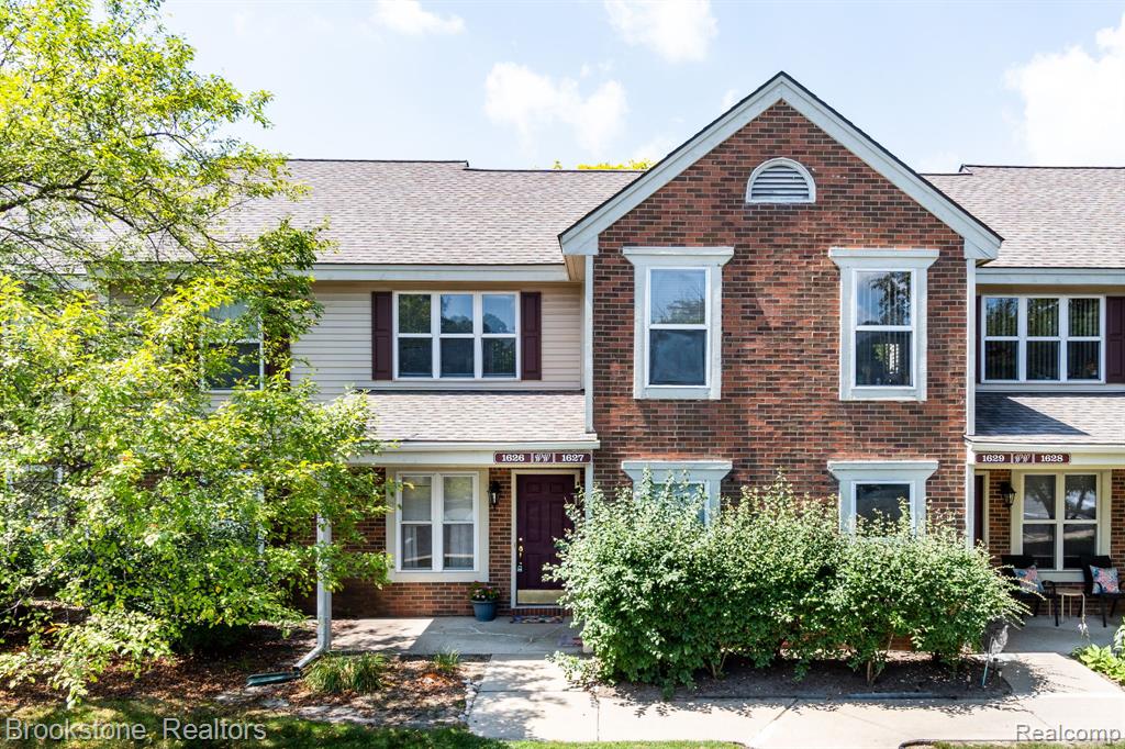 1626 Emerson Circle Rochester Hills, MI 48307 - Photo 1 of 24