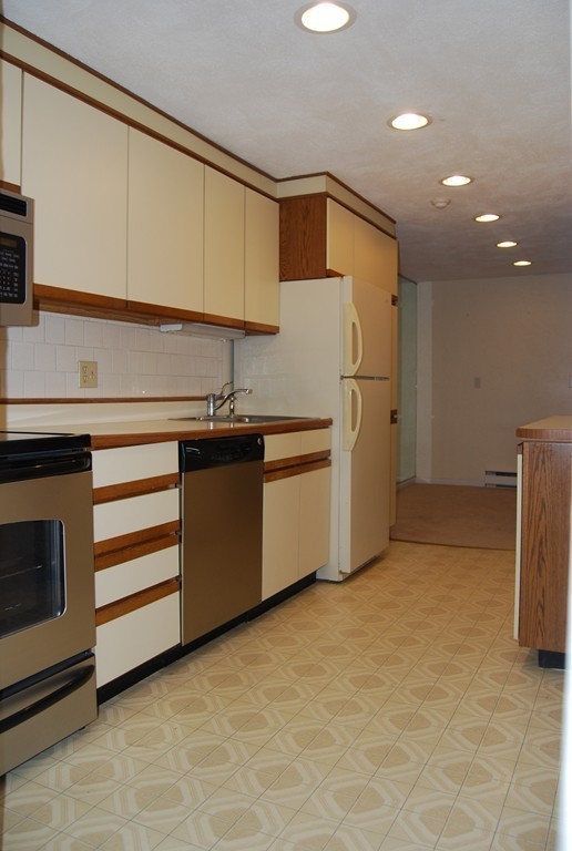 202 Swanson Road, Unit 523 Boxborough, MA 01719 - Photo 5 of 10 Gallery Image 5