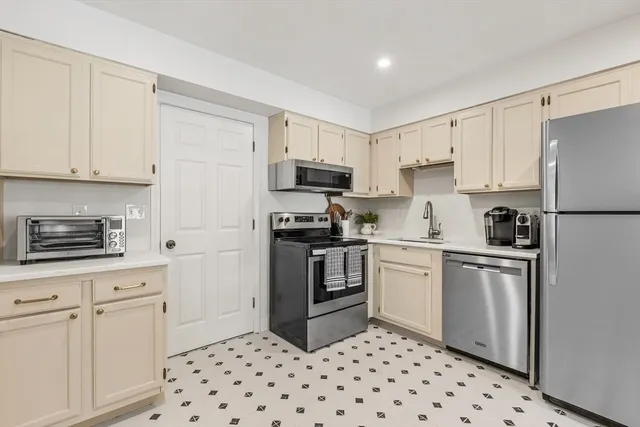 $549,000 | 23 Tamarack Lane, Unit 23, Peabody, MA 01960