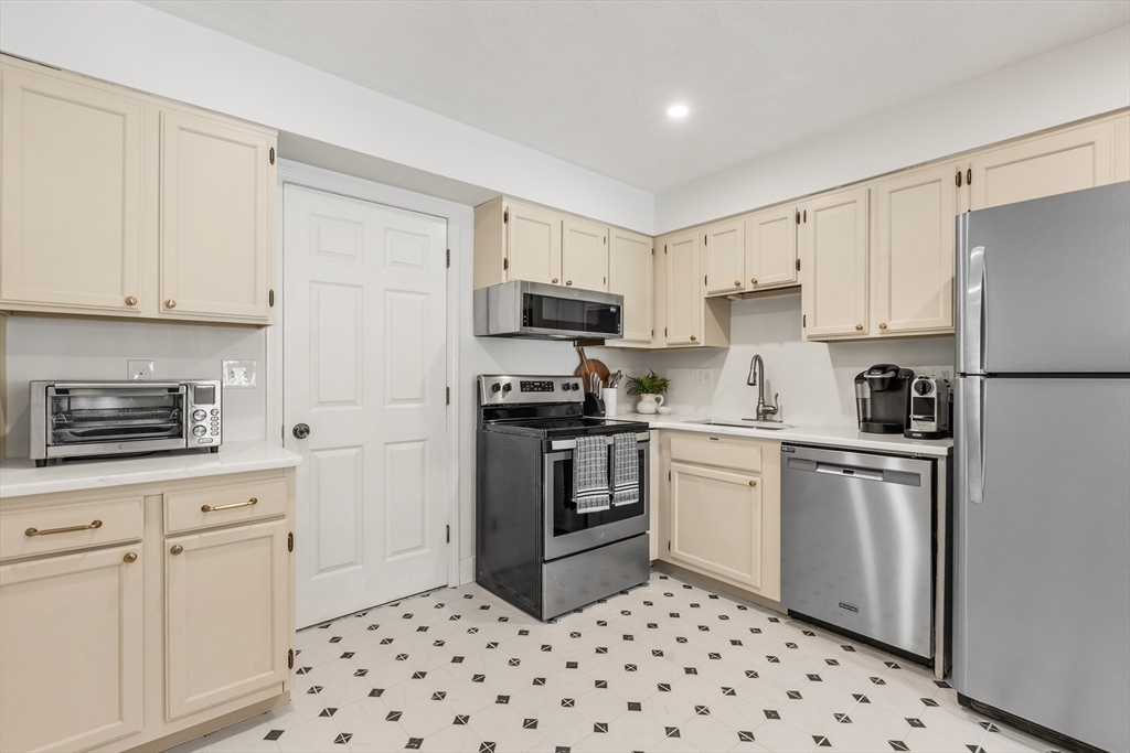 23 Tamarack Lane, Unit 23 Peabody, MA 01960 - Photo 13 of 31