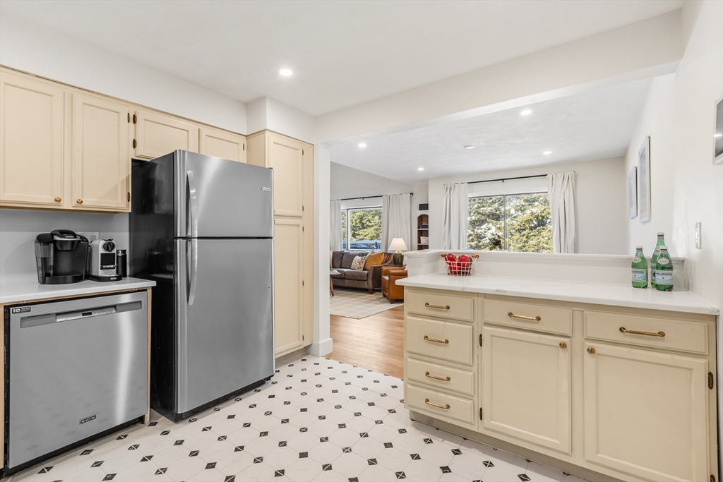 23 Tamarack Lane, Unit 23 Peabody, MA 01960 - Photo 14 of 31