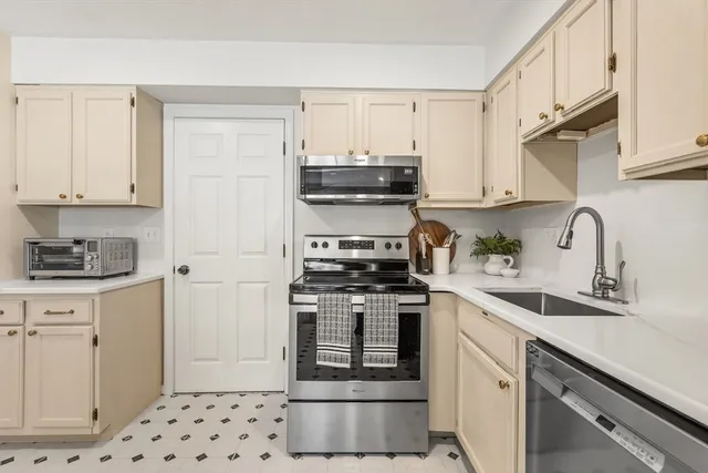 $549,000 | 23 Tamarack Lane, Unit 23, Peabody, MA 01960