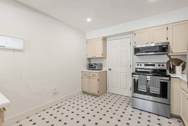 $549,000 | 23 Tamarack Lane, Unit 23, Peabody, MA 01960