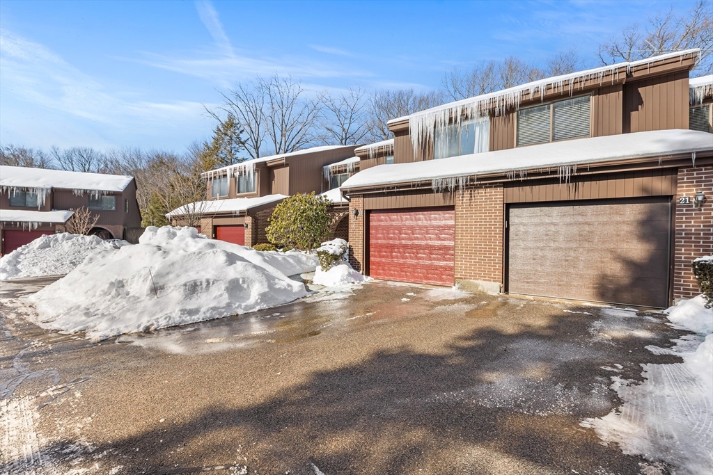 23 Tamarack Lane, Unit 23 Peabody, MA 01960 - Photo 3 of 31