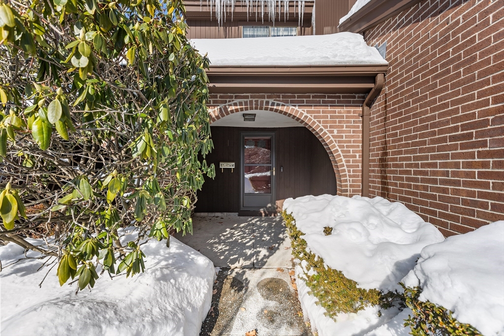 23 Tamarack Lane, Unit 23 Peabody, MA 01960 - Photo 4 of 31