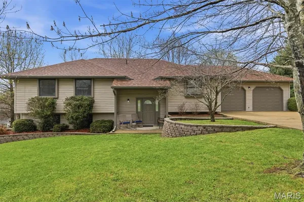 $325,000 | 1013 Sassafras Street, Willow Springs, MO 65793