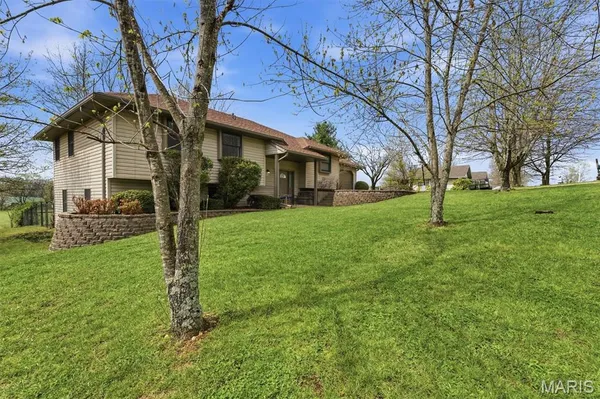 $325,000 | 1013 Sassafras Street, Willow Springs, MO 65793