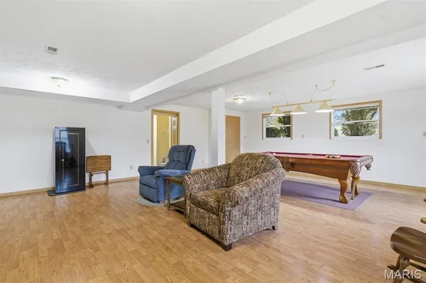 $325,000 | 1013 Sassafras Street, Willow Springs, MO 65793