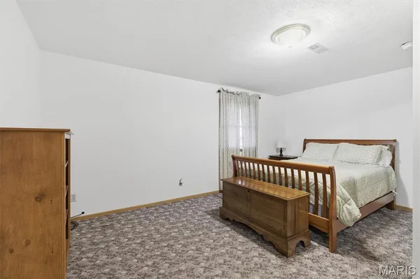 $325,000 | 1013 Sassafras Street, Willow Springs, MO 65793