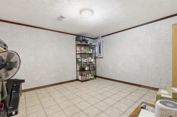 $325,000 | 1013 Sassafras Street, Willow Springs, MO 65793