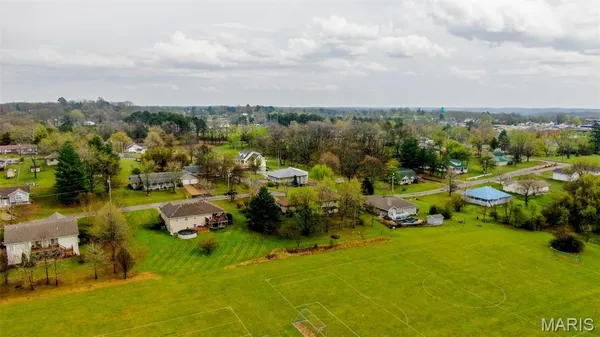 $325,000 | 1013 Sassafras Street, Willow Springs, MO 65793