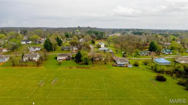 $325,000 | 1013 Sassafras Street, Willow Springs, MO 65793