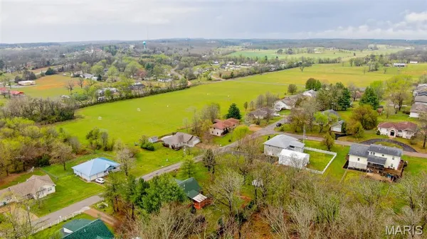 $325,000 | 1013 Sassafras Street, Willow Springs, MO 65793