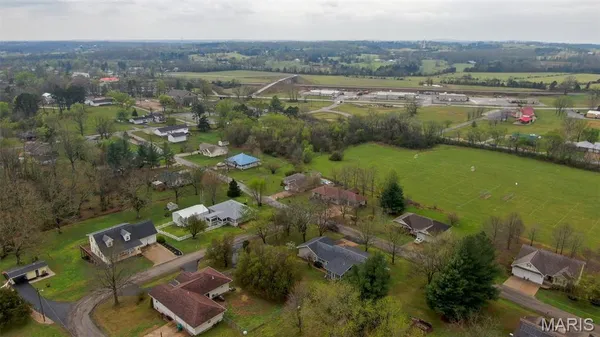 $325,000 | 1013 Sassafras Street, Willow Springs, MO 65793