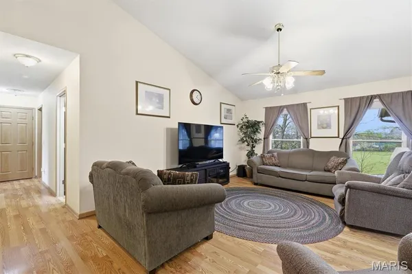 $325,000 | 1013 Sassafras Street, Willow Springs, MO 65793