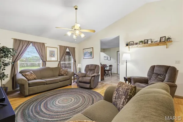 $325,000 | 1013 Sassafras Street, Willow Springs, MO 65793