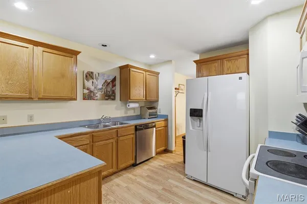 $325,000 | 1013 Sassafras Street, Willow Springs, MO 65793