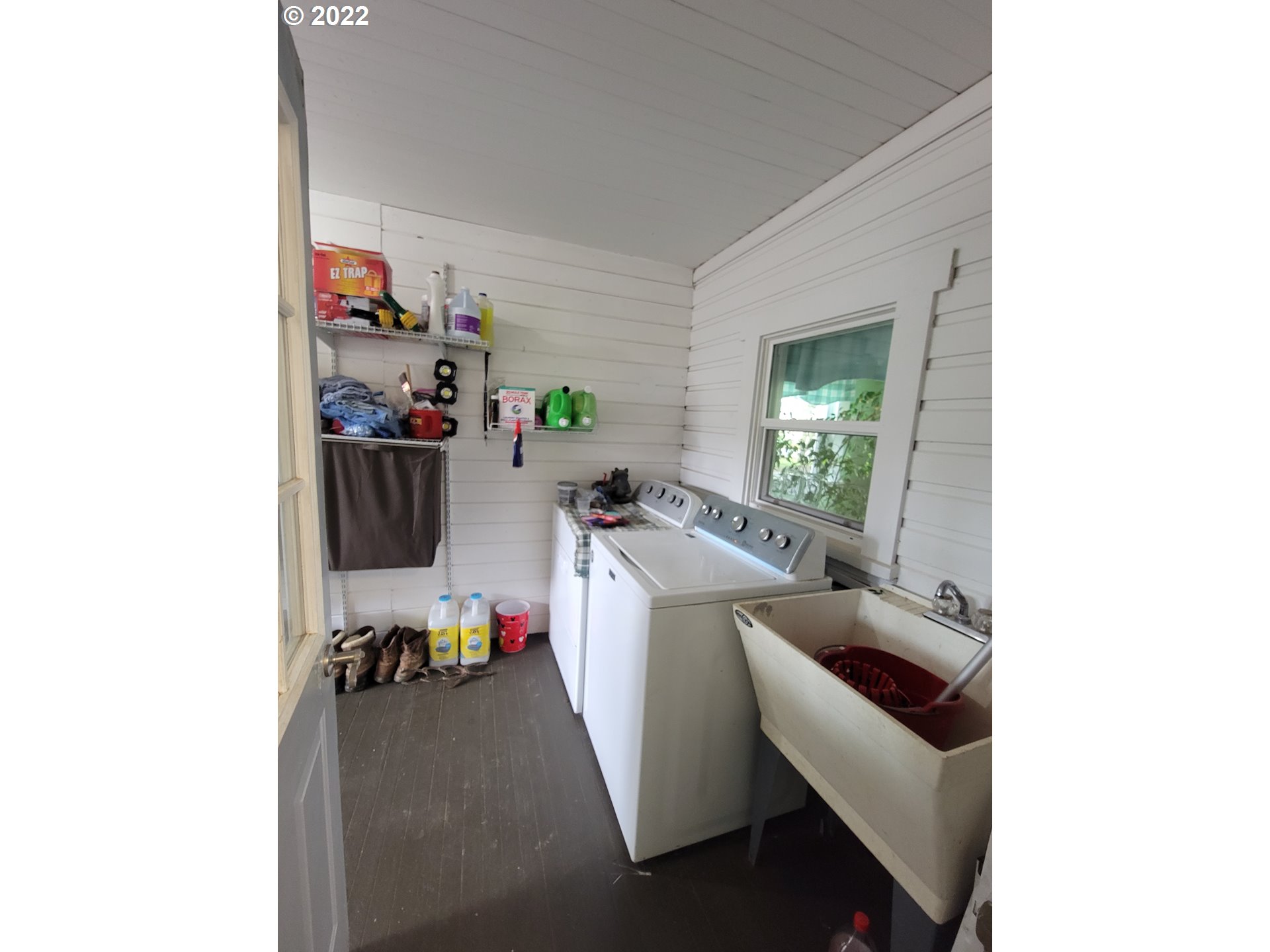 2021 Winston Section Road Winston, OR 97496 - Photo 15 of 31 Laundry