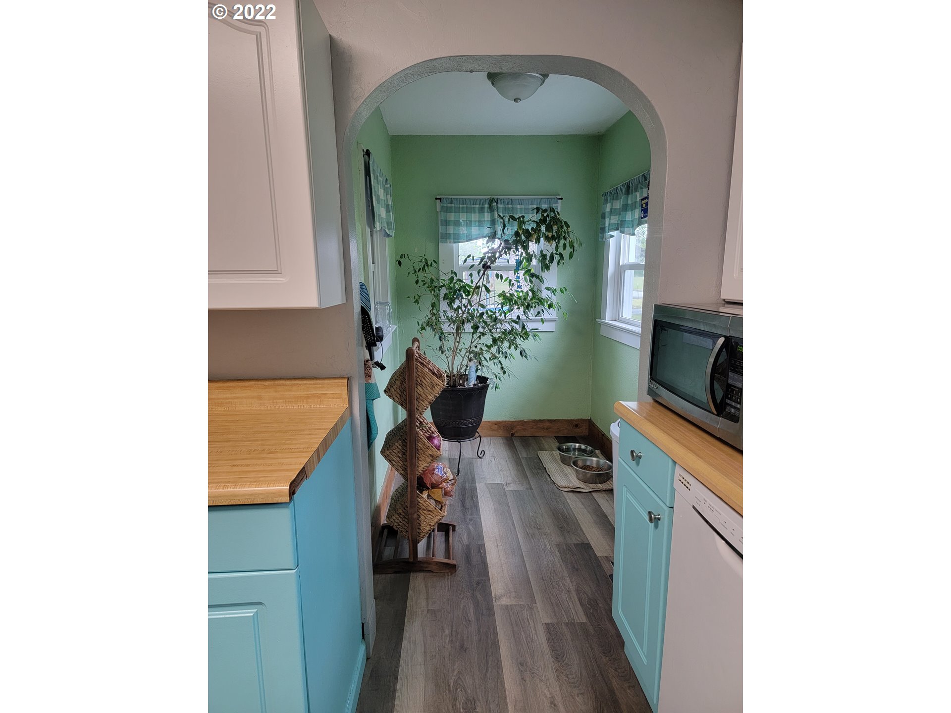 2021 Winston Section Road Winston, OR 97496 - Photo 7 of 31 Kitchen/Nook