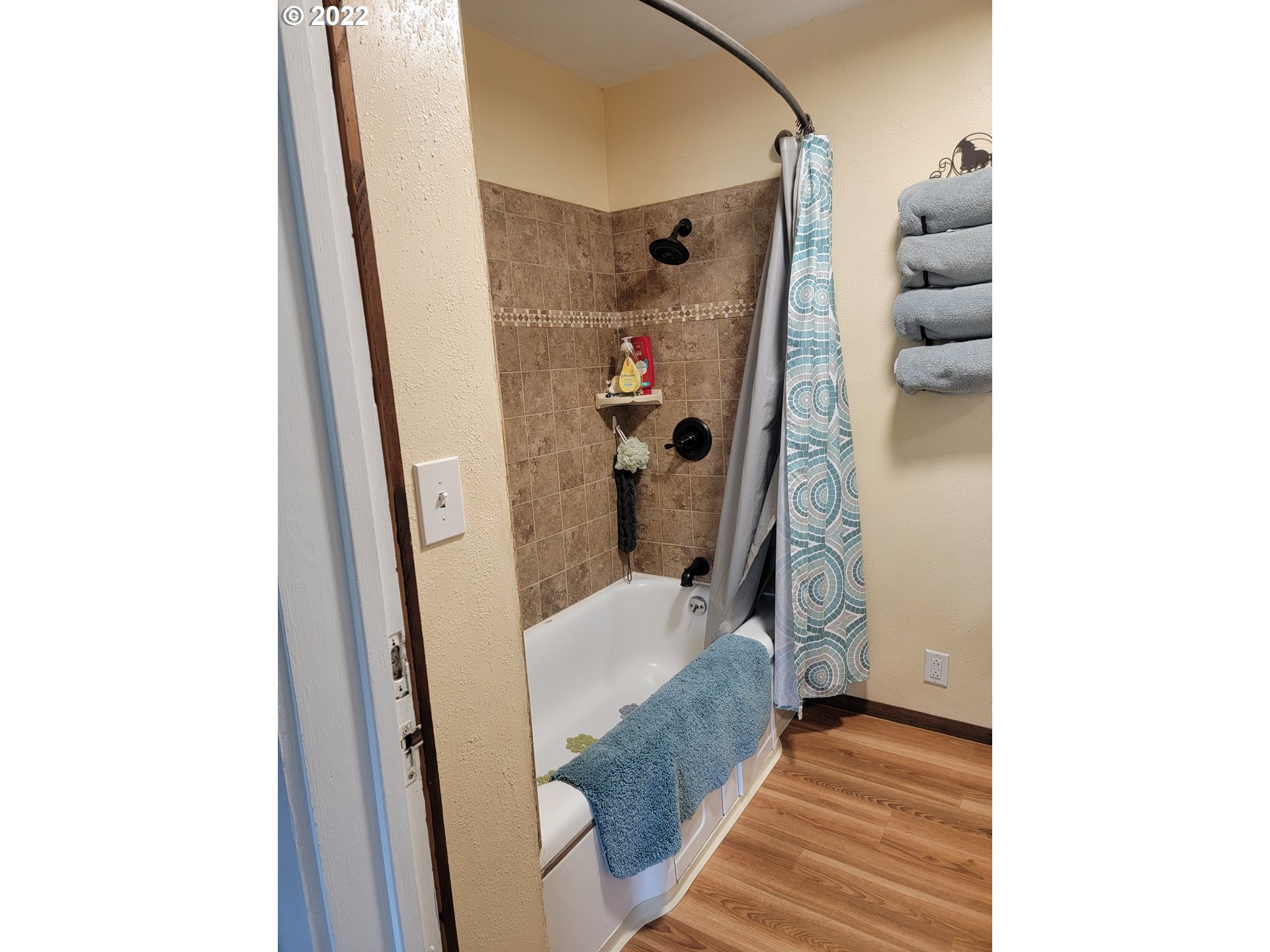 2021 Winston Section Road Winston, OR 97496 - Photo 8 of 31 Bathroom