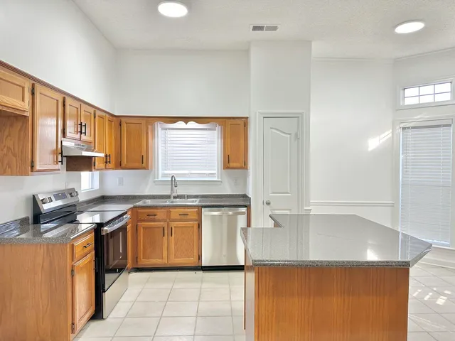 $284,900 | 5445 Pine Oak Lane, Bartlett, TN 38135