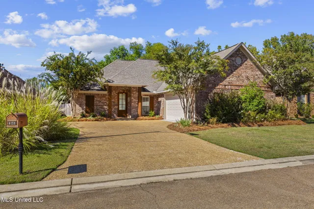 $324,900 | 122 Meadowcreek Drive, Brandon, MS 39042