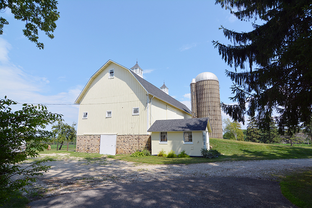 39W680 McDonald Road Elgin, IL 60124 - Photo 4 of 5