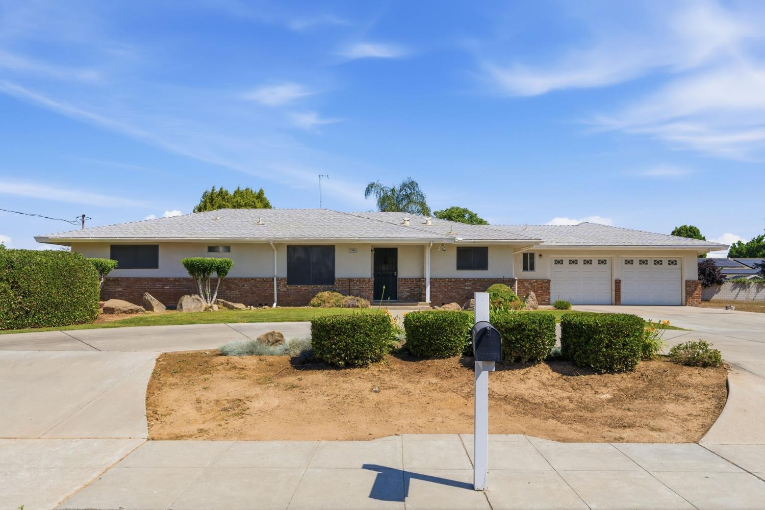 5396 West Clinton Avenue Fresno, CA 93722 - Photo 2 of 39