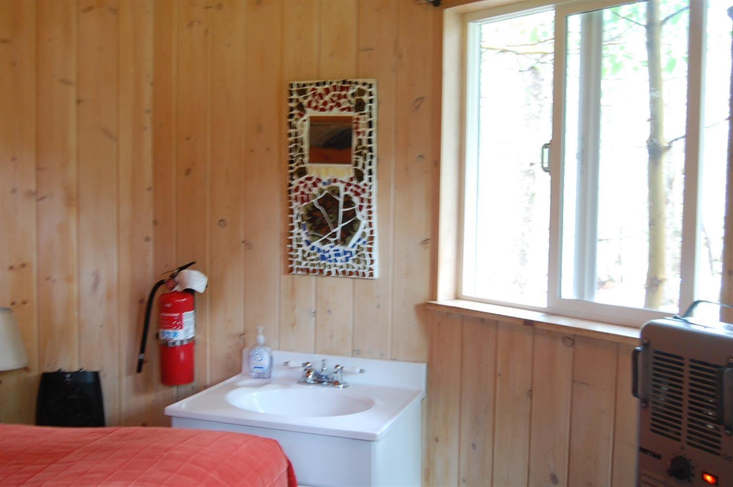310 Page Creek Road Cave Junction, OR 97523 - Photo 28 of 31 Wash area in tree house