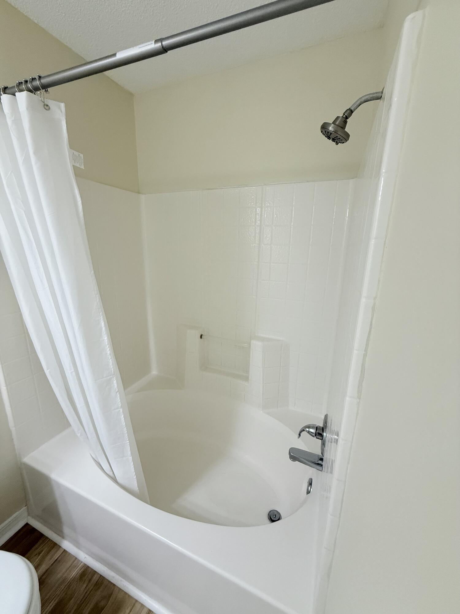 7612 Chablis Circle Navarre, FL 32566 - Photo 10 of 16 a bathroom with a bathtub