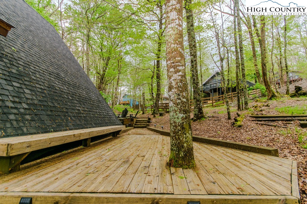 205 Spring Branch Road Beech Mountain, NC 28604 - Photo 38 of 46 a view of a backyard with trees