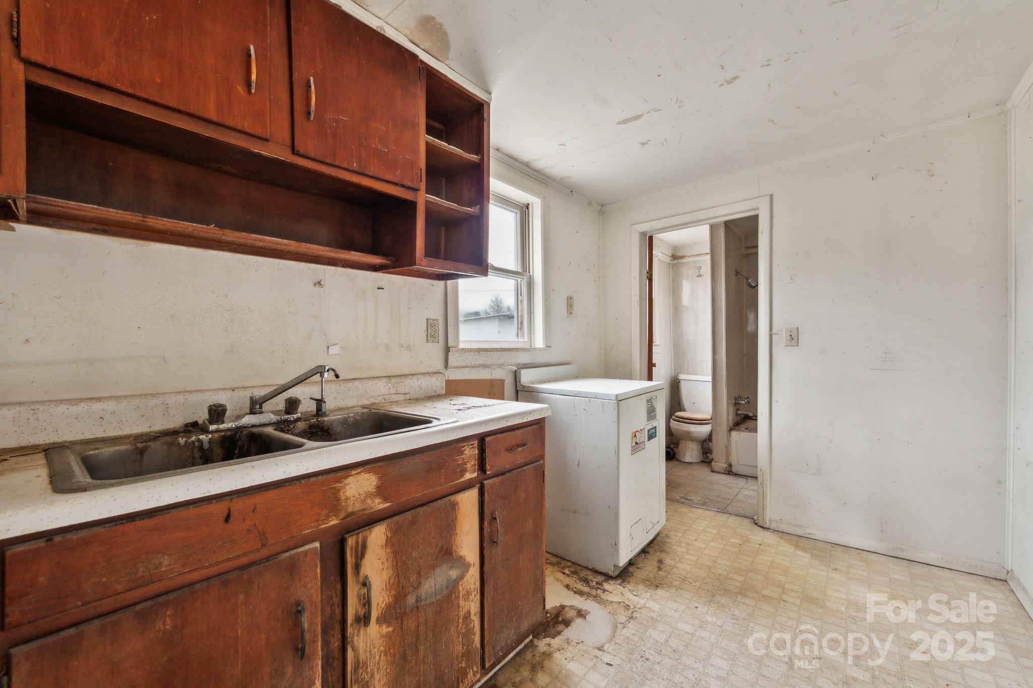364 Browning Road Waynesville, NC 28786 - Photo 15 of 29 a utility room with sink dryer and washer