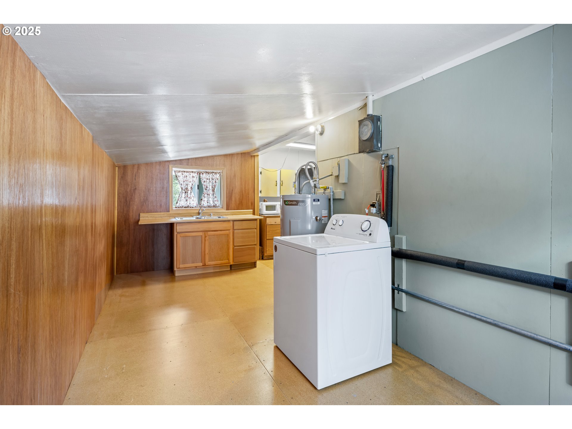 652 Chapman Street Gilchrist, OR 97737 - Photo 12 of 29 a utility room with dryer and washer