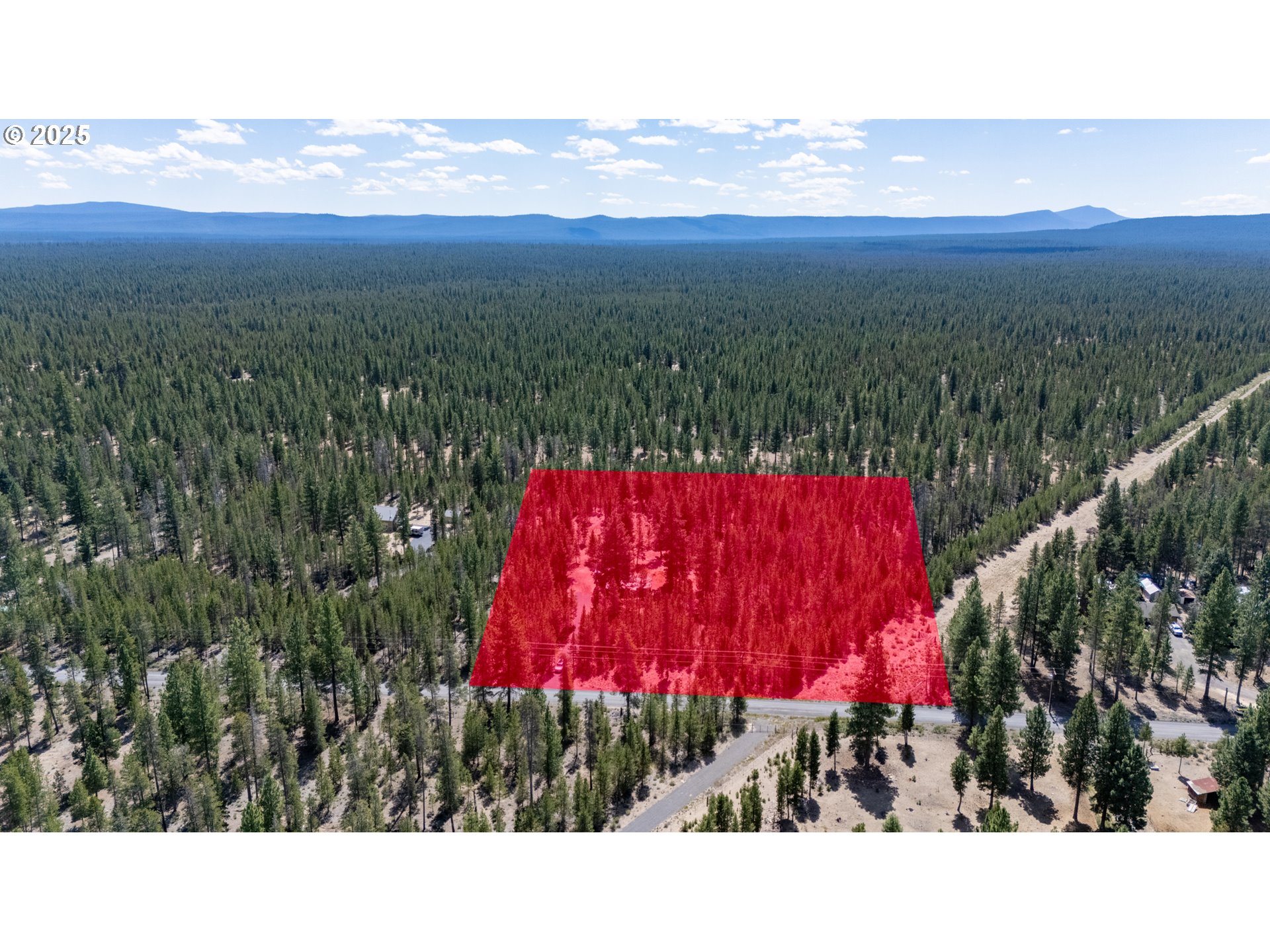 652 Chapman Street Gilchrist, OR 97737 - Photo 4 of 29 a outdoor view of building