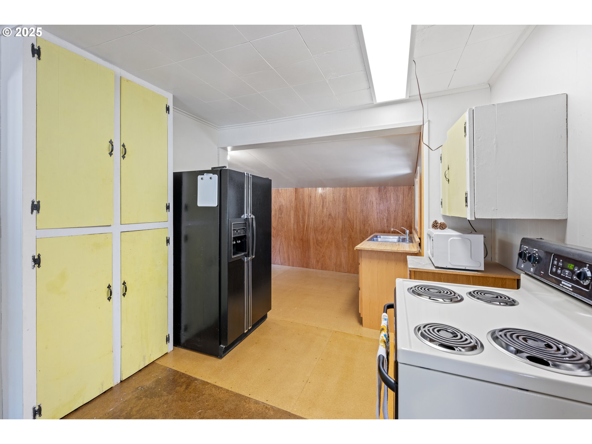 652 Chapman Street Gilchrist, OR 97737 - Photo 7 of 29 a kitchen with a refrigerator and a stove