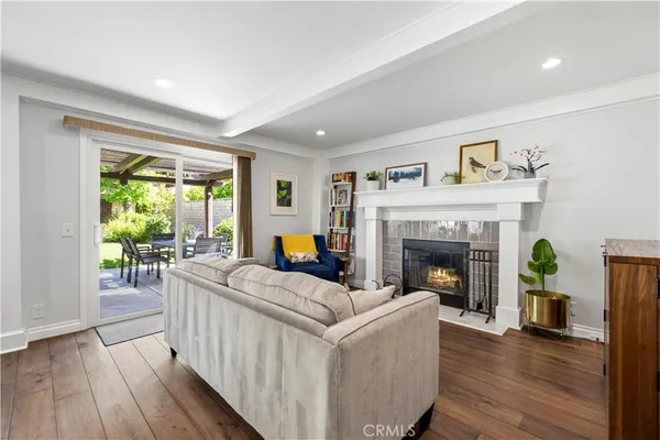$925,000 | 25541 Pembrook Place, Saugus, CA 91350