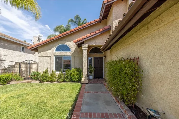 $925,000 | 25541 Pembrook Place, Saugus, CA 91350