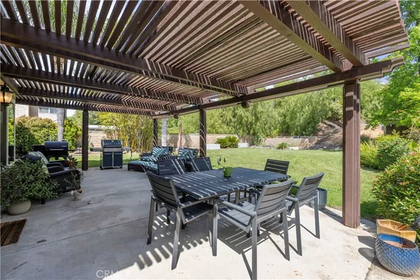 $925,000 | 25541 Pembrook Place, Saugus, CA 91350