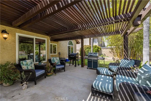 $925,000 | 25541 Pembrook Place, Saugus, CA 91350
