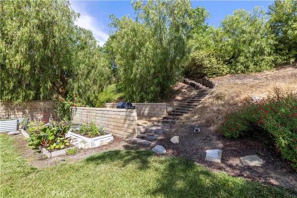 $925,000 | 25541 Pembrook Place, Saugus, CA 91350