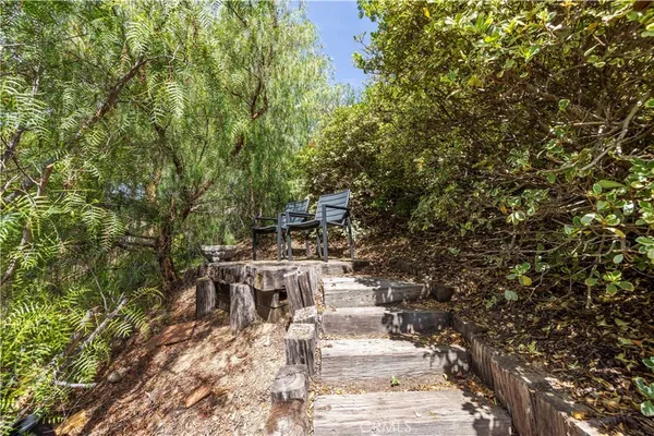 $925,000 | 25541 Pembrook Place, Saugus, CA 91350