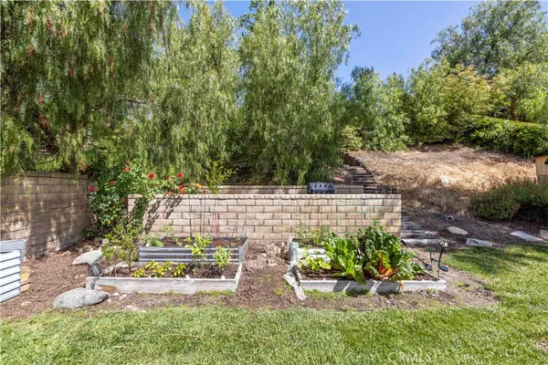 $925,000 | 25541 Pembrook Place, Saugus, CA 91350