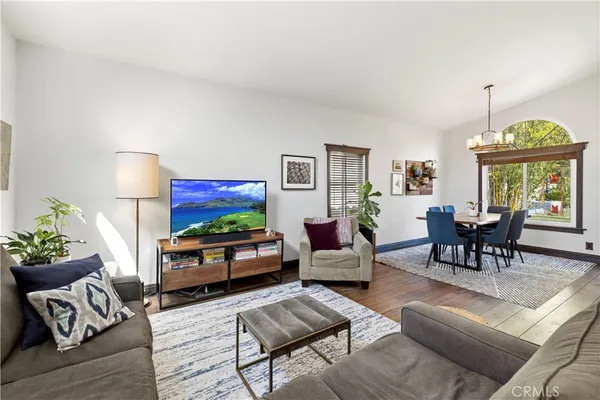 $925,000 | 25541 Pembrook Place, Saugus, CA 91350